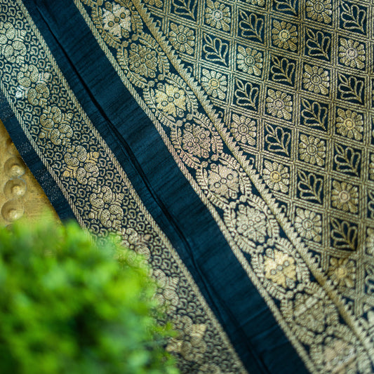 Self Khaddi - Black & Golden